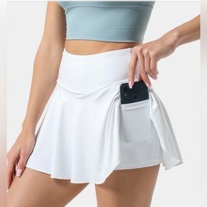 Halara white, High Rise Side Pocket Flared Tennis Skirt